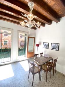 Quiet apartment with canal view