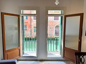 Quiet apartment with canal view