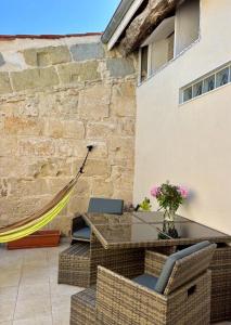 Maisons de vacances Quiet street in old Meze - terrace, 250m to beach : photos des chambres