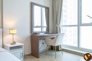 Vogue Vacation Homes, Marina Torch Tower near JBR Beach and Dubai Marina Mall, Two Bedroom Apartment with Balcony and City Skyline View, Access toAmenities