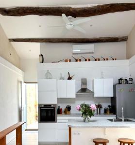 Maisons de vacances Quiet street in old Meze - terrace, 250m to beach : photos des chambres