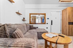 Blue Angels - Odyssey Indoor Pool & Spa Resort