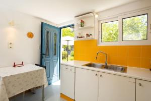 Agrilos Seafront Serenity - Waterfront Oasis