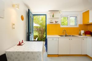 Agrilos Seafront Serenity - Waterfront Oasis