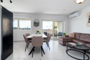 Natura Vita Apartment-New Modern Apartment with City View & two Free Parking Spaces-10 min Walk to Trogir Old Town