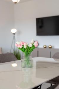 Natura Vita Apartment-New Modern Apartment with City View & two Free Parking Spaces-10 min Walk to Trogir Old Town