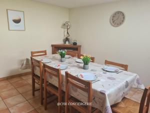 Maisons de vacances Le Hameau 2 gites pour 15 personnes nature et riviere proche du Puy duFou : photos des chambres