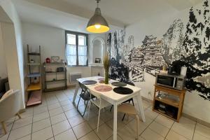 The Triplex- 3 bedrooms in the escutcheon!