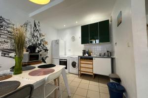 The Triplex- 3 bedrooms in the escutcheon!