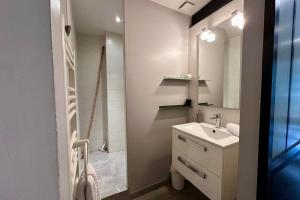 Maisons de vacances Le Jardinet - With office in the city center! : photos des chambres