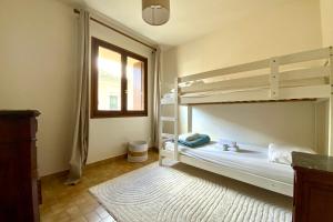Maisons de vacances Villa Isabelle- Large bright house with courtyard! : photos des chambres