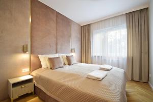 Apartament Premium Black&White by LookAp