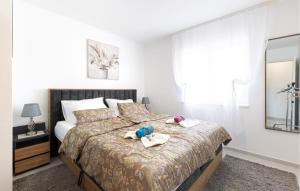 2 Bedroom Amazing Apartment In Vinisce