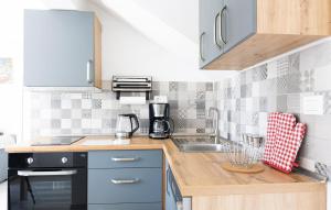 2 Bedroom Amazing Apartment In Vinisce