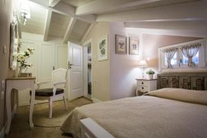 Village House Lianelia Boutique