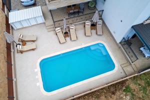 Elegant Holiday House 3D by the Sea with pool and included breakfast