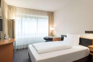 Standard Single Room room in NH Düsseldorf City