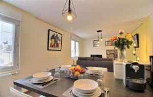 Appartements La Maison Bleue en Iroise - Randonnees GR34 - Plage 10 min a pieds - wifi, velos VAE gratuits, jardin - Exposition plein Sud : photos des chambres