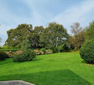 Appartements La Maison Bleue en Iroise - Randonnees GR34 - Plage 10 min a pieds - wifi, velos VAE gratuits, jardin - Exposition plein Sud : photos des chambres