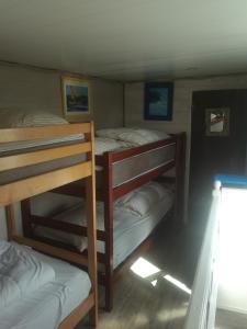 Maisons d'hotes La Chaloupe Chambres d'hotes : Lit dans Dortoir Mixte de 4 Lits