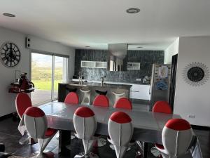 Magnifique villa VUE MER, piscine, 190 m2 , 4 chb, 3 sdb, clim