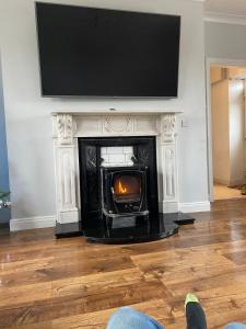 Cheerful countryside cottage