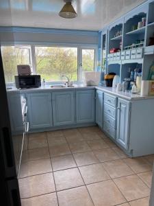 Cheerful countryside cottage