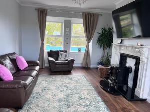 Cheerful countryside cottage