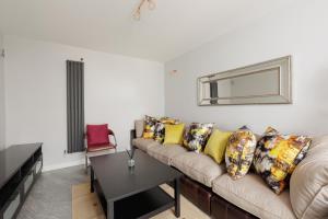 2-Bed Flat with Free Parking by Lee Valley Park