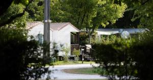 Campings Camping 3 etoiles - Piscine - ccbb0if : photos des chambres
