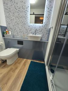 EVELYN - KENILWORTH STUDIO FLAT 30m2 - PRIVATE PARKING