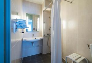 Hotels B&B HOTEL Angers 2 Universite : Chambre Double - Accessible aux Personnes à Mobilité Réduite 