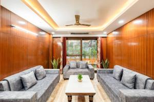 TIM Sector 51, ARTEMIS HOSPITAL 1 min walk, FORTIS & MEDANTA 4 mins drive