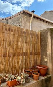 Maisons de vacances Renovated village house in peaceful town near Med - Air conditioning, balcony : photos des chambres