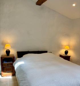 Maisons de vacances Renovated village house in peaceful town near Med - Air conditioning, balcony : photos des chambres