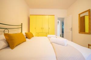 Yellow Sun Suite img19