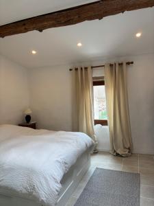 Maisons de vacances Renovated village house in peaceful town near Med - Air conditioning, balcony : photos des chambres