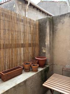 Maisons de vacances Renovated village house in peaceful town near Med - Air conditioning, balcony : photos des chambres