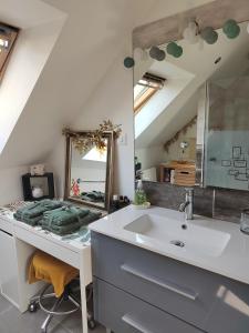 Sejours chez l'habitant Sejour Detente pres de Bayeux au Calme avec Massages et repas : photos des chambres