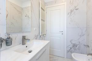 Constance Terrace Apartment by Rental in Rome