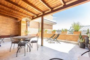 Constance Terrace Apartment by Rental in Rome