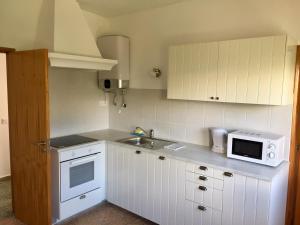 Apart 2 quartos, 350m praia Olhos dÁgua, F