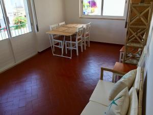 Apart 2 quartos, 350m praia Olhos dÁgua, F