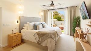 VACATION MARBELLA I Villa Moss, Golf-front, Swimming-pool, Minutes from the Marina and the Beach