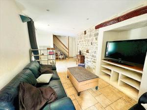 Spacieuse maison de village, centre de Lorgues