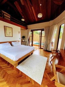 Opulent Private Pool Villa in Art District