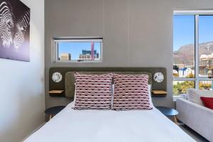 Bright & Chic Studio at The Rose