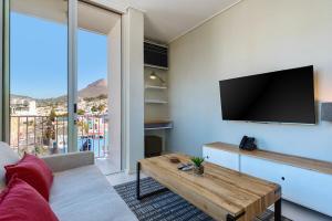 Bright & Chic Studio at The Rose