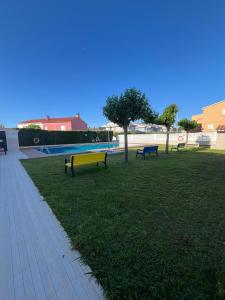 Encanto y sol a un paso del mar