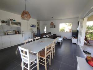 Villas VILLA climatisee tout confort Proche mer et montagne 3 chbres : photos des chambres
